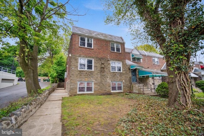 Building Photo - 2137 Bryn Mawr Ave