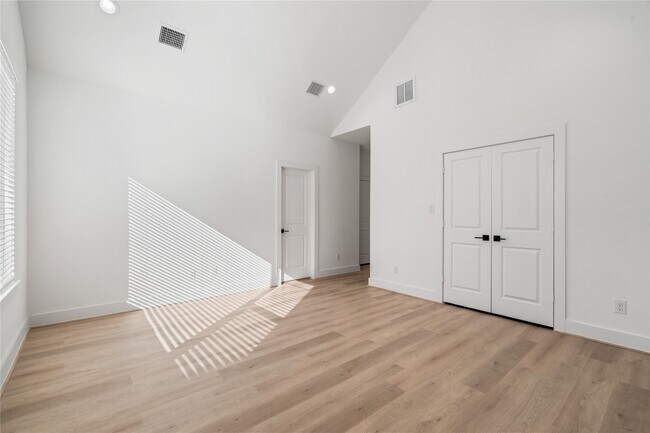 Building Photo - 4039 Buck St