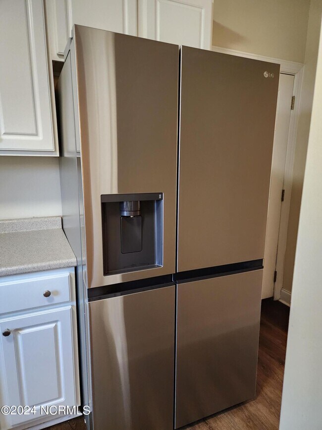 Building Photo - 217 Windchime Dr