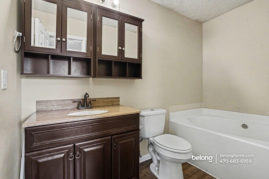 Building Photo - 5599 Windfall Ln