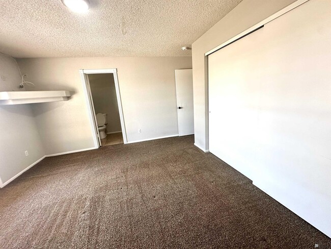 Building Photo - 2723 S 31st Dr