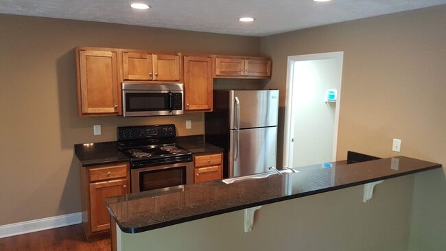 Building Photo - 2 Bedroom, 1 1/2 Bath House