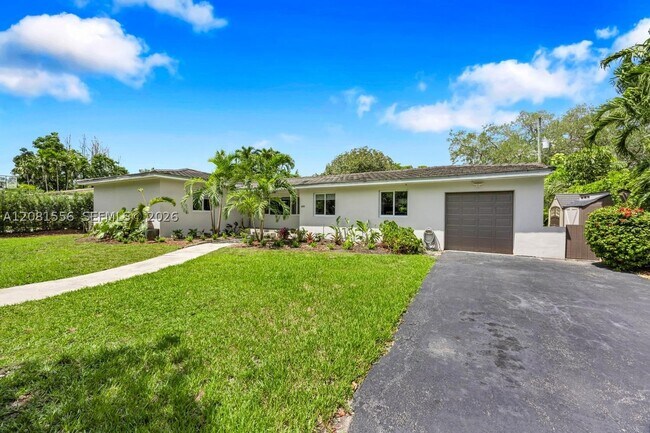Building Photo - 6610 Santona St