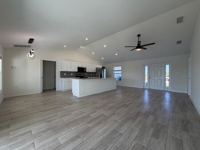 Building Photo - 1018 Vogiantzis Pkwy