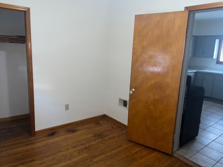 Building Photo - 203 Lamont Ave
