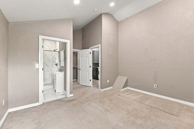 Building Photo - $2,800.95 with $300 Off the first month's rent, 3 Beds - 2 Baths, Single Family Home in Denver wi...