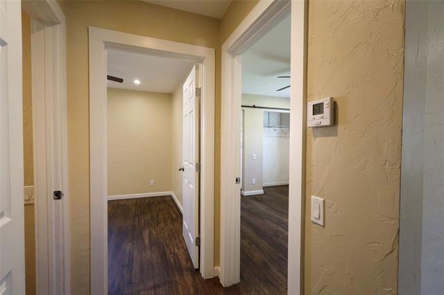 Building Photo - 1004 W Cayuga Dr