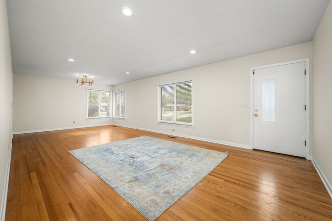 Building Photo - 902 Whitehall Rd