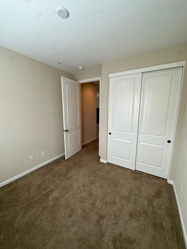 Building Photo - Spacious 4 Bed / 3 Bath Home with Large Covered Patio in Chico