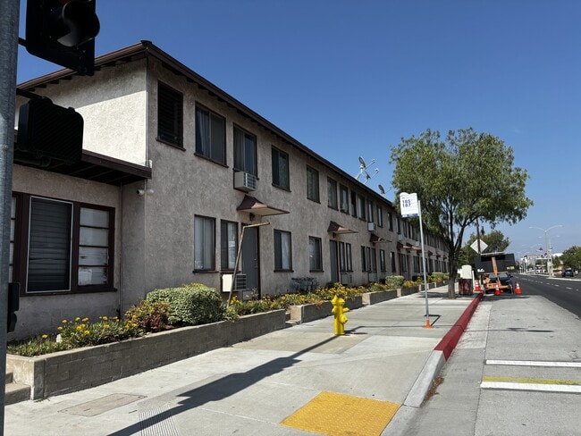 Building Photo - Azusa Metro Apts
