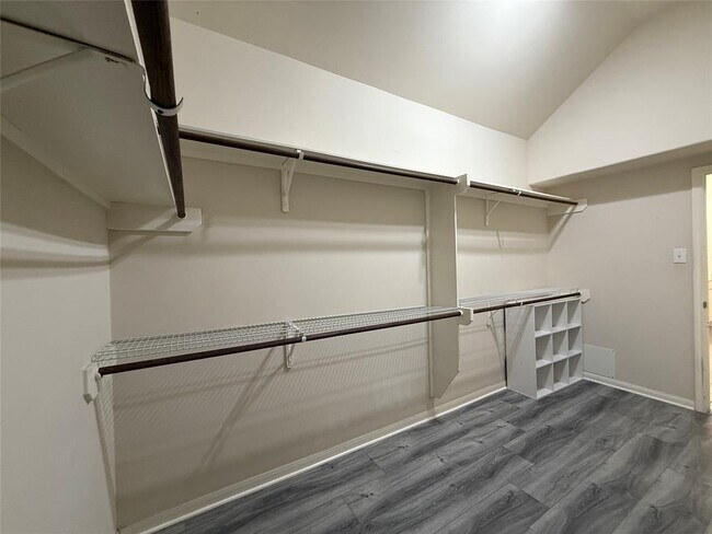 Building Photo - 10204 Dawn Brook Dr