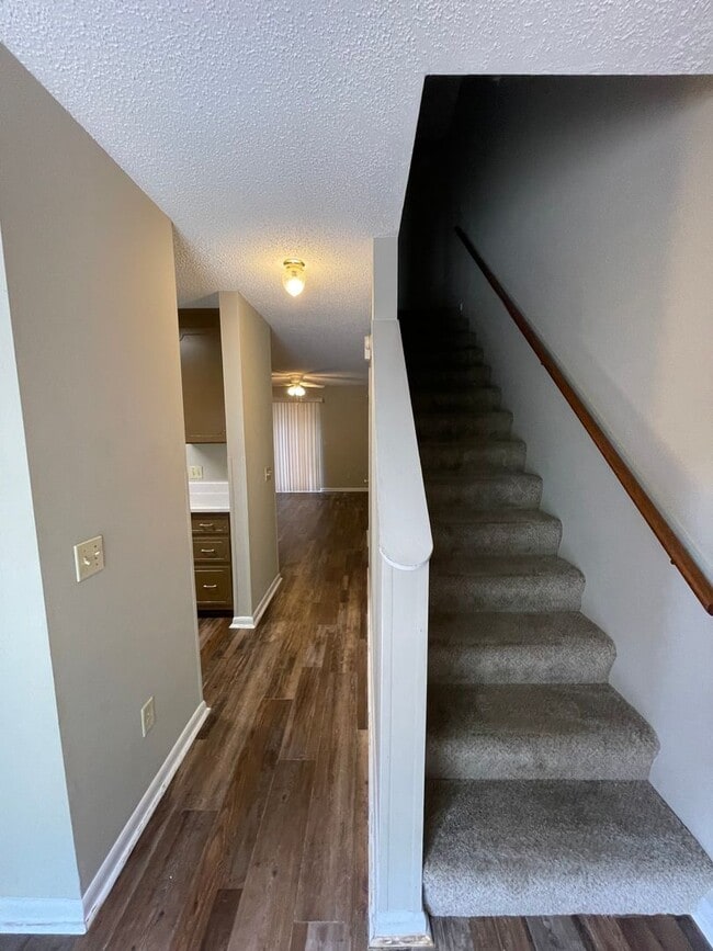 Building Photo - Rolling Acres