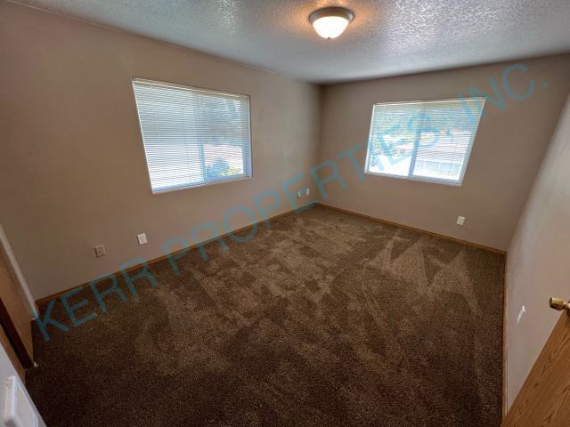 Building Photo - FREE RENT! Beautiful 2 bedroom duplex located in Southeast Portland!