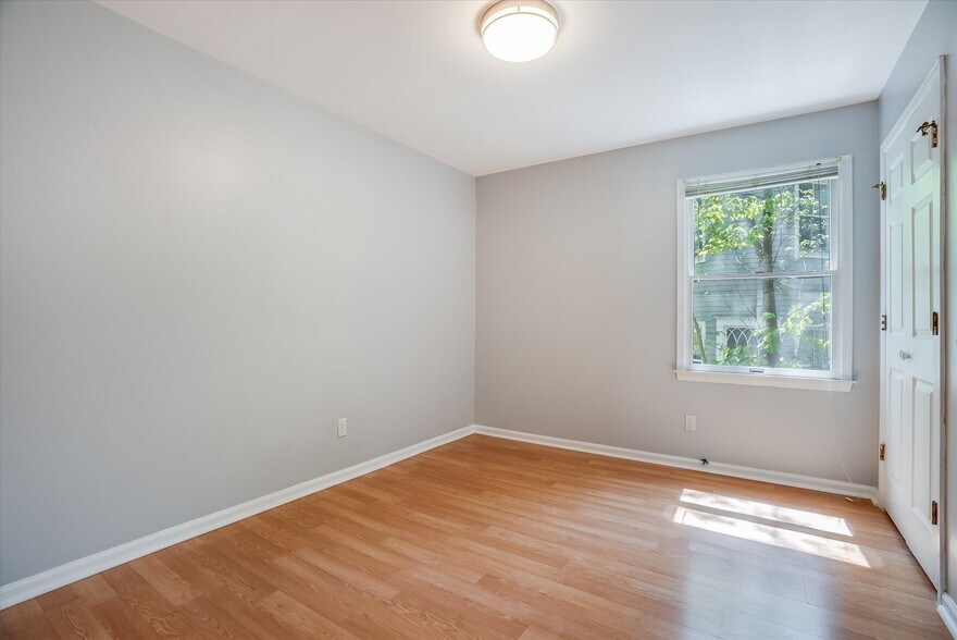 Building Photo - 96 Midland Ave