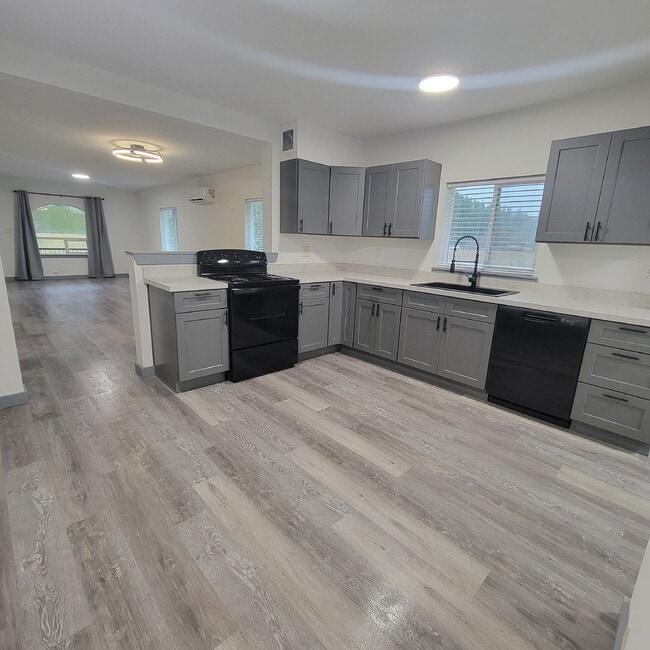 Building Photo - 30902 State Rte 20