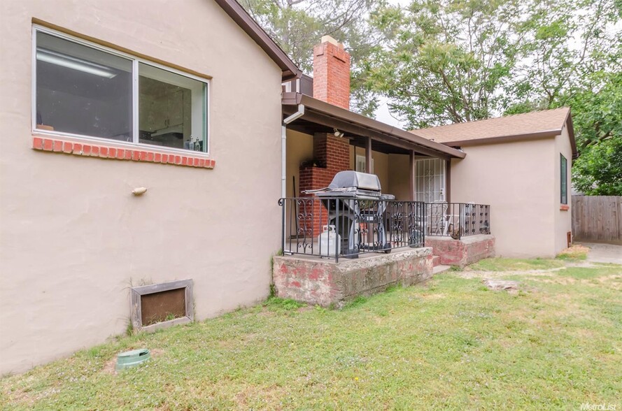 Building Photo - 7120 Palm Ave