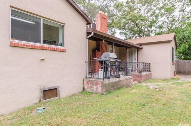 Building Photo - 7120 Palm Ave