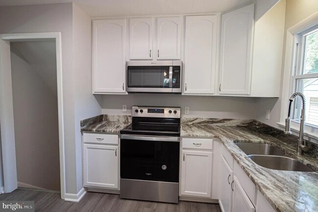 Building Photo - 421 Monticello Ave