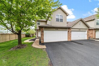 Building Photo - End Unit Three Bedroom Two and a Half Bath in North Naperville