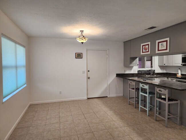 Building Photo - 3727 Long John Dr