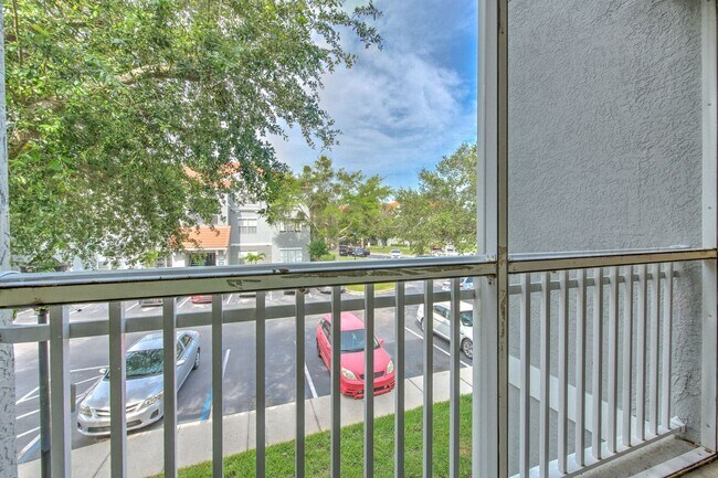 Building Photo - Very nicely upgraded  2bed/2bath 2nd floor...