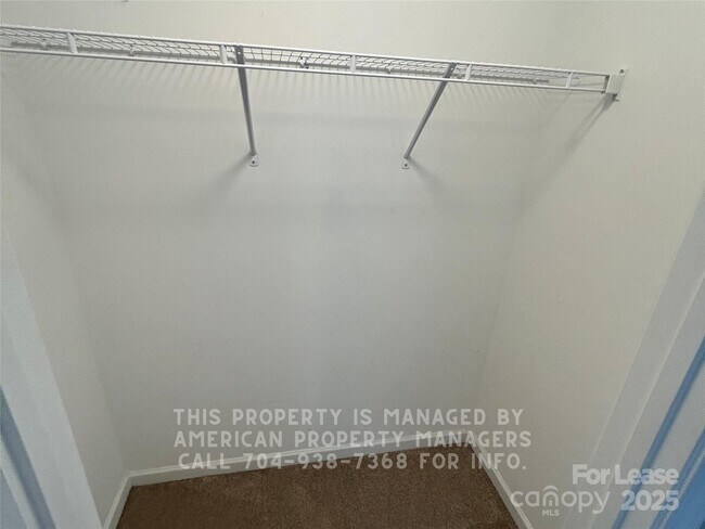 Building Photo - 905 Klondale Ave