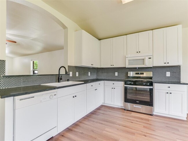 Building Photo - 402 Washington Square Dr