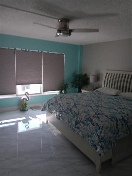 Building Photo - 4540 N Ocean Dr