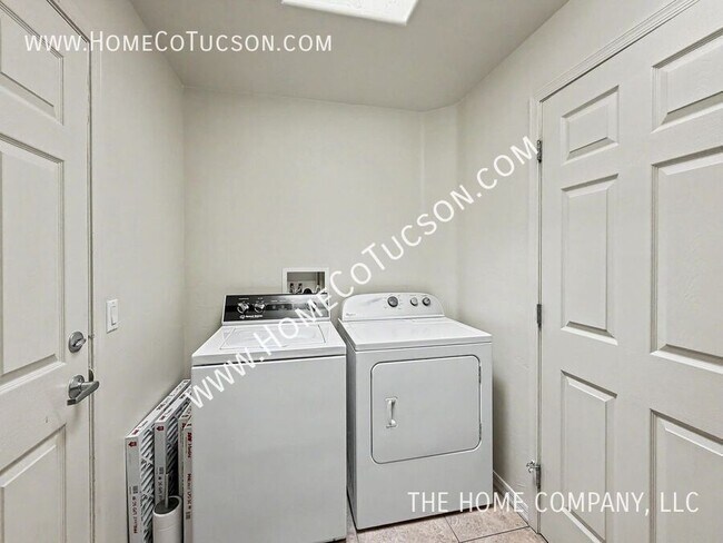 Building Photo - 5544 N Palo Verde Vista Pl