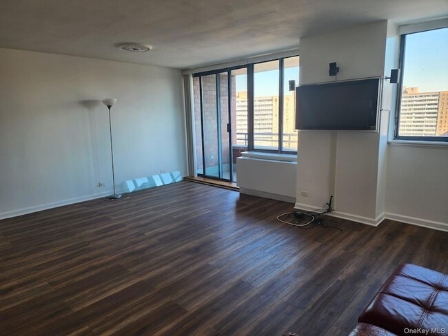 Building Photo - 62-54 97th Pl