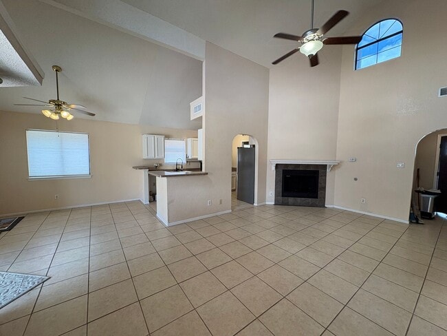 Building Photo - WEST SIDE HOME FOR RENT