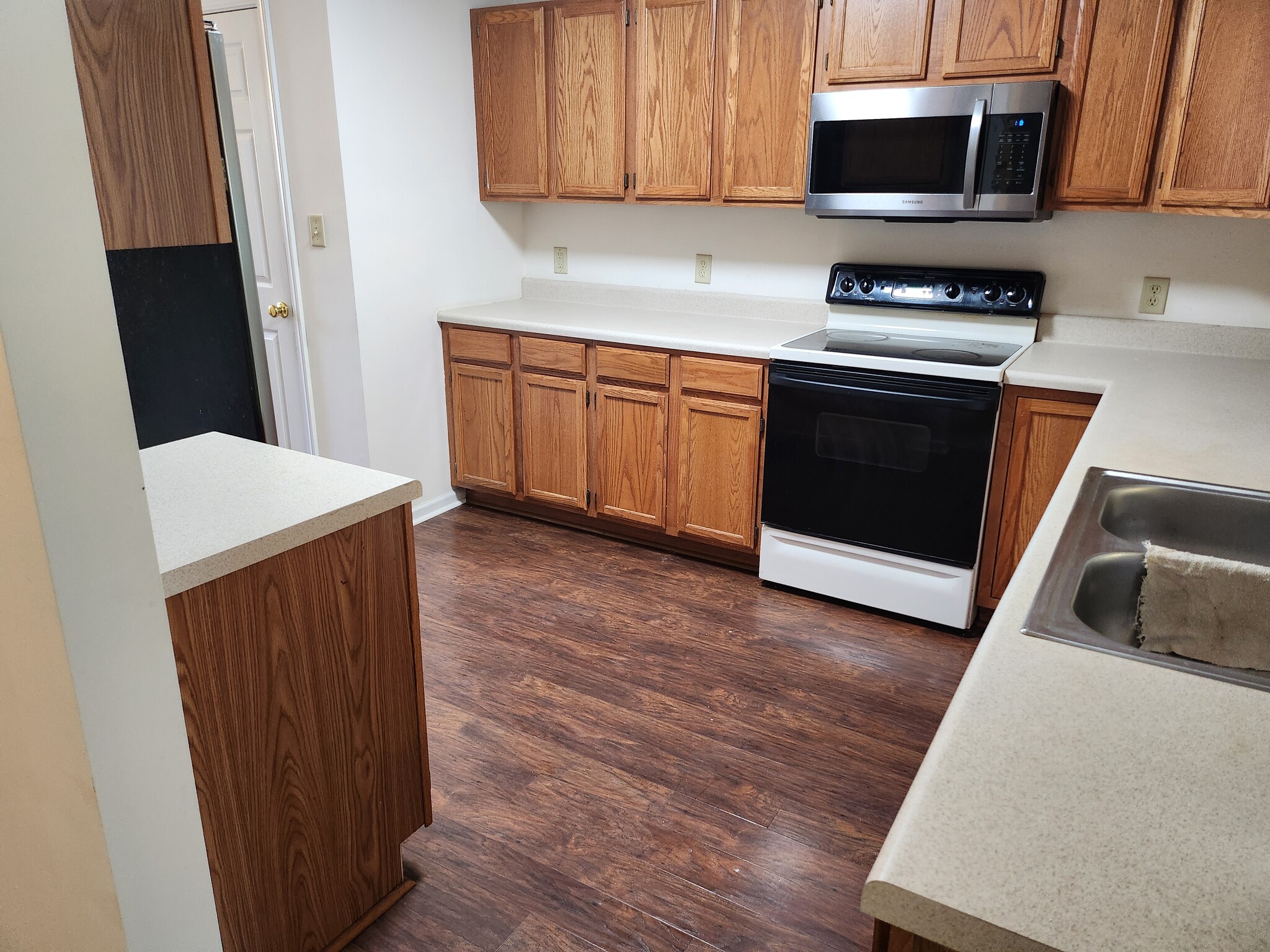 Kitchen - 1719 Wood Song Ln