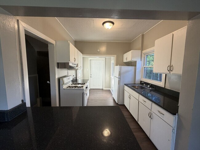 Building Photo - 1351 Berdan Ave