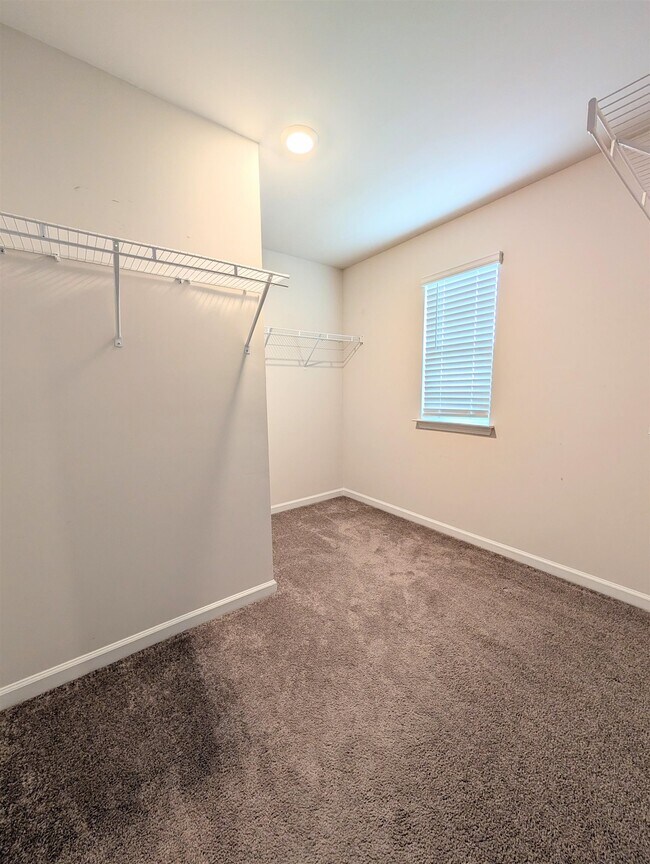 Building Photo - 851 Woodland Farms Cir