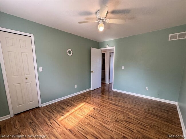 Building Photo - 2867 Woodmont Dr W