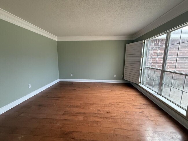 Building Photo - 2065 Juniper Dr
