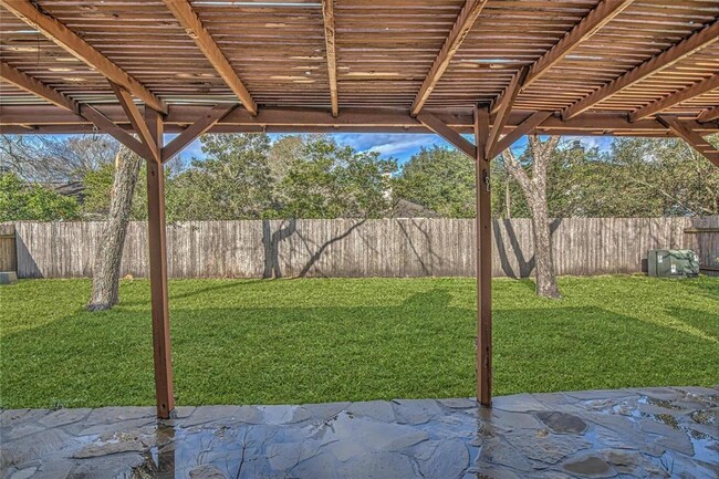 Building Photo - 2815 Parkwood Manor Dr