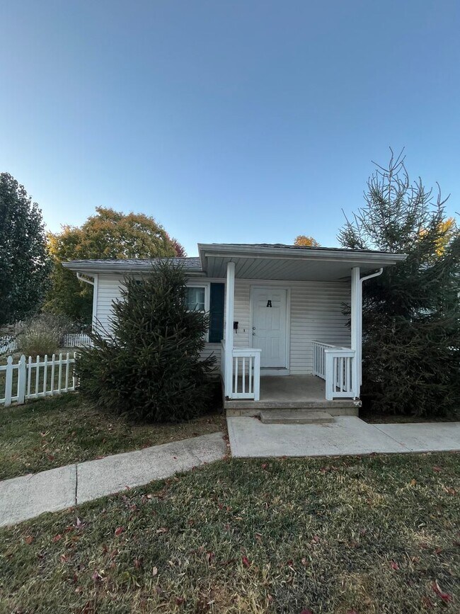 Building Photo - 741 S New Ave