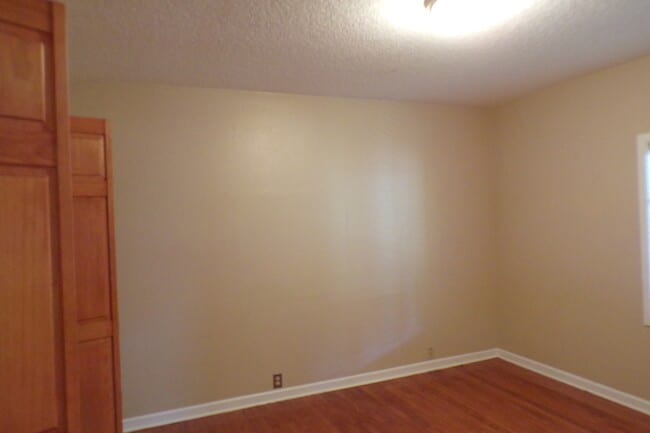 Building Photo - 1420 Dollar St