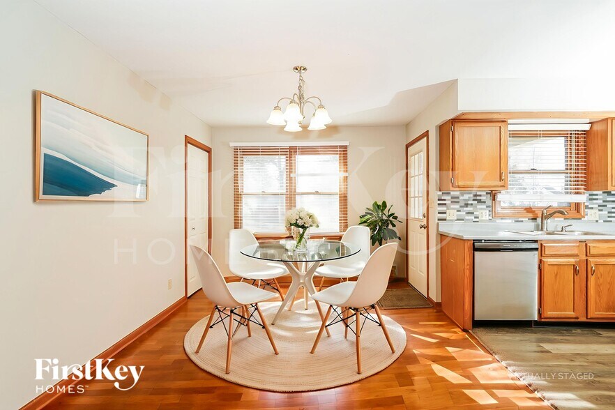 Building Photo - 873 E Cragmont Dr