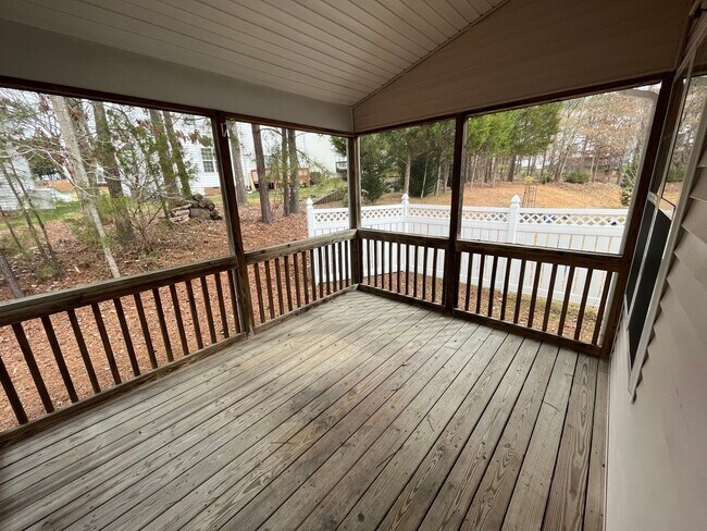 Building Photo - Terrific 3BD, 2BA Home in Prime Location Near Downtown Durham, Southpoint Mall, and RTP