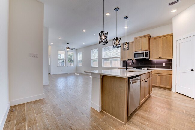 Building Photo - 156 Sea Foam Ct