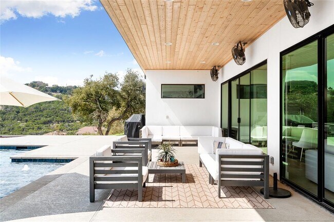 Building Photo - 9400 Ranchland Hills Blvd
