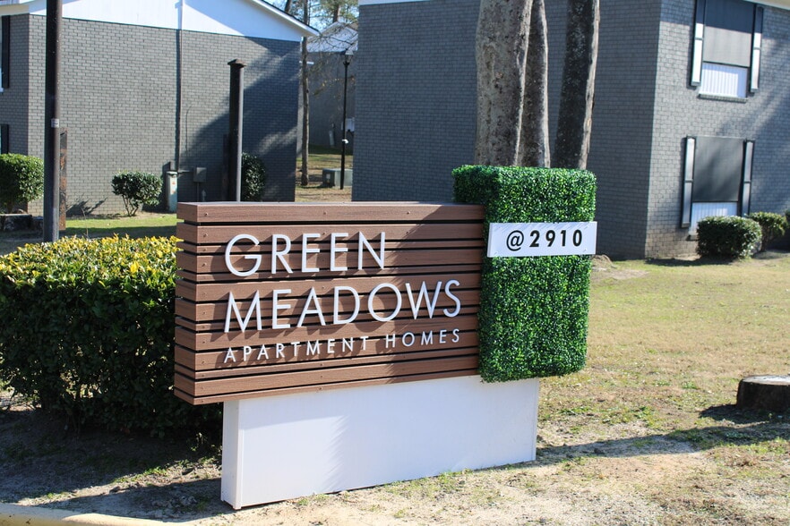 Building Photo - Green Meadows Apartments