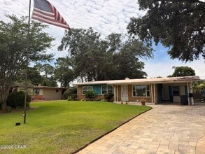 Building Photo - 215 Woodlawn Dr