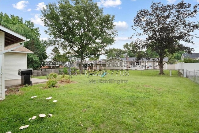 Building Photo - 3726 Briargrove Dr