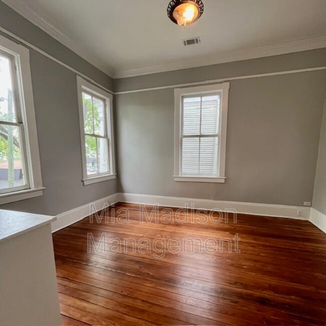 Building Photo - 123 E 40th St