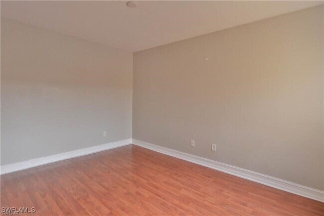 Building Photo - 10170 Tin Maple Dr