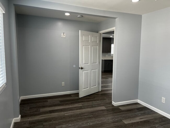 Building Photo - Remodeled 3 Bedroom 2 Bath House with 4 Ca...