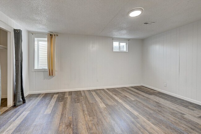 Building Photo - $2,900.00, 5 bed, 3 bath in Denver with Fi...